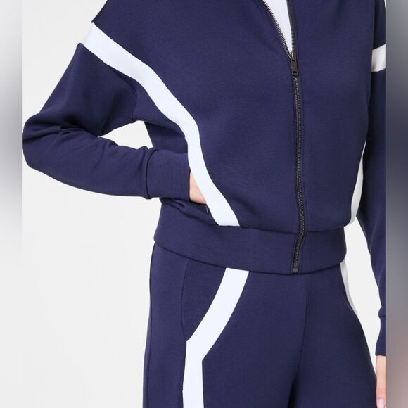 Spanx Women’s Size Large Tall AirEssentials Navy Blue Striped White Pants - Picture 7 of 16